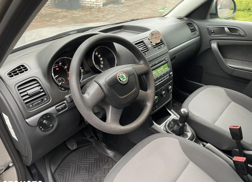 Skoda Yeti cena 39800 przebieg: 174000, rok produkcji 2013 z Strzelce Opolskie małe 562